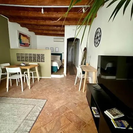 Apartment Splendido Bilocale In Via Madonnina, Zona Brera *